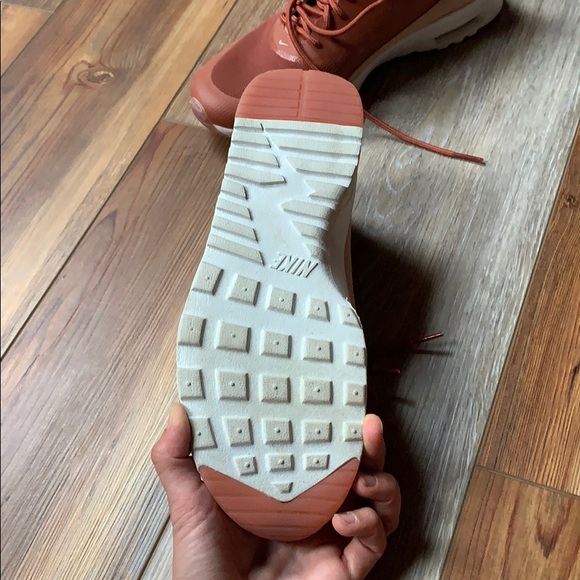 Rust Nike sneaker - Picture 4 of 4